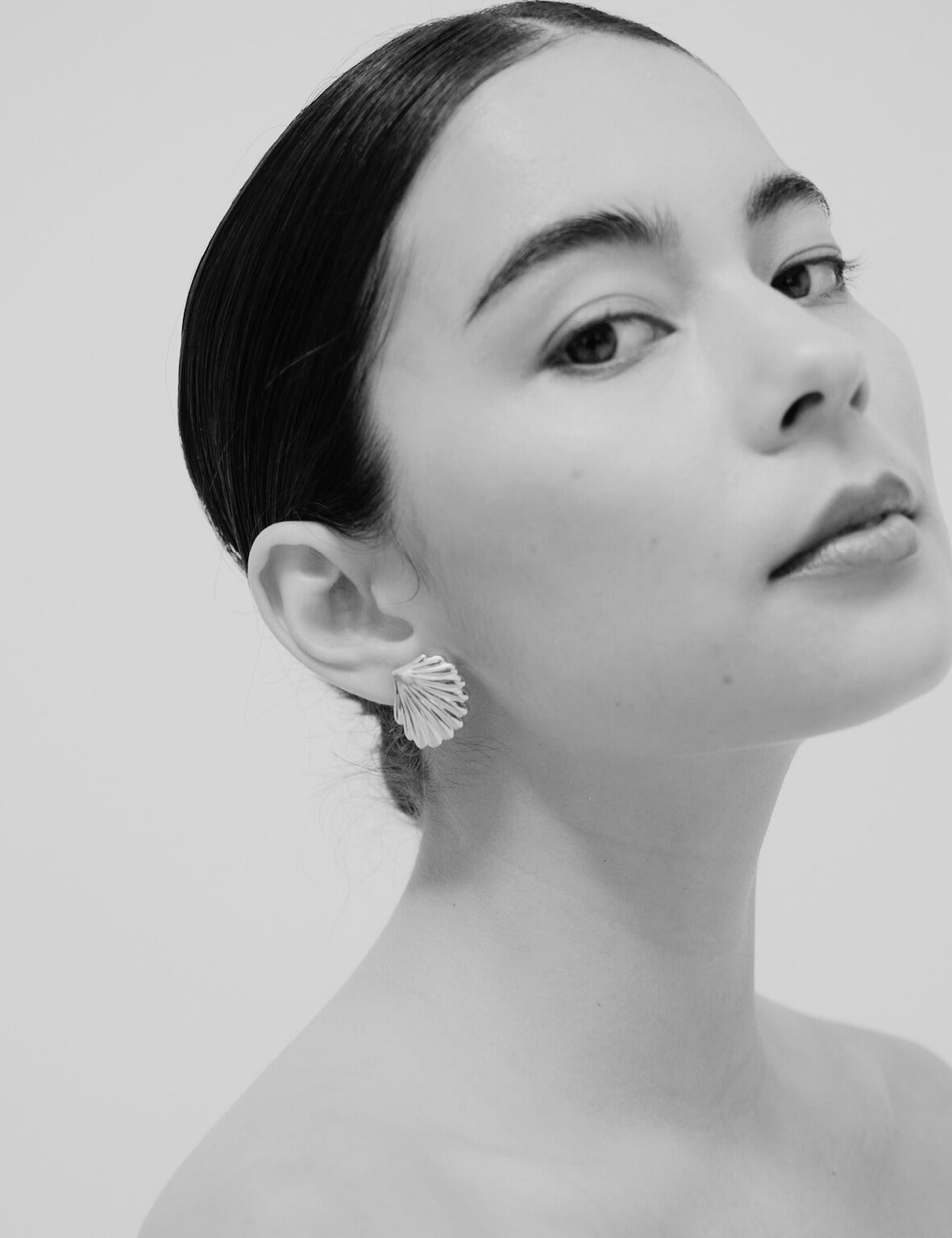 Clam Earring - Silver