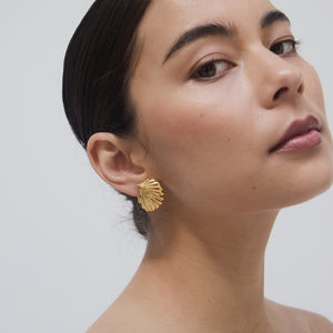 Clam Earring - Gold